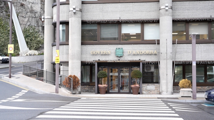 La façana de l'edifici administratiu de Govern.